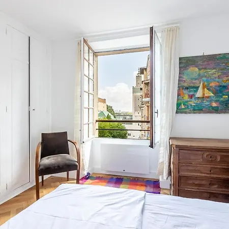 Apartment Parisian In The 5th *